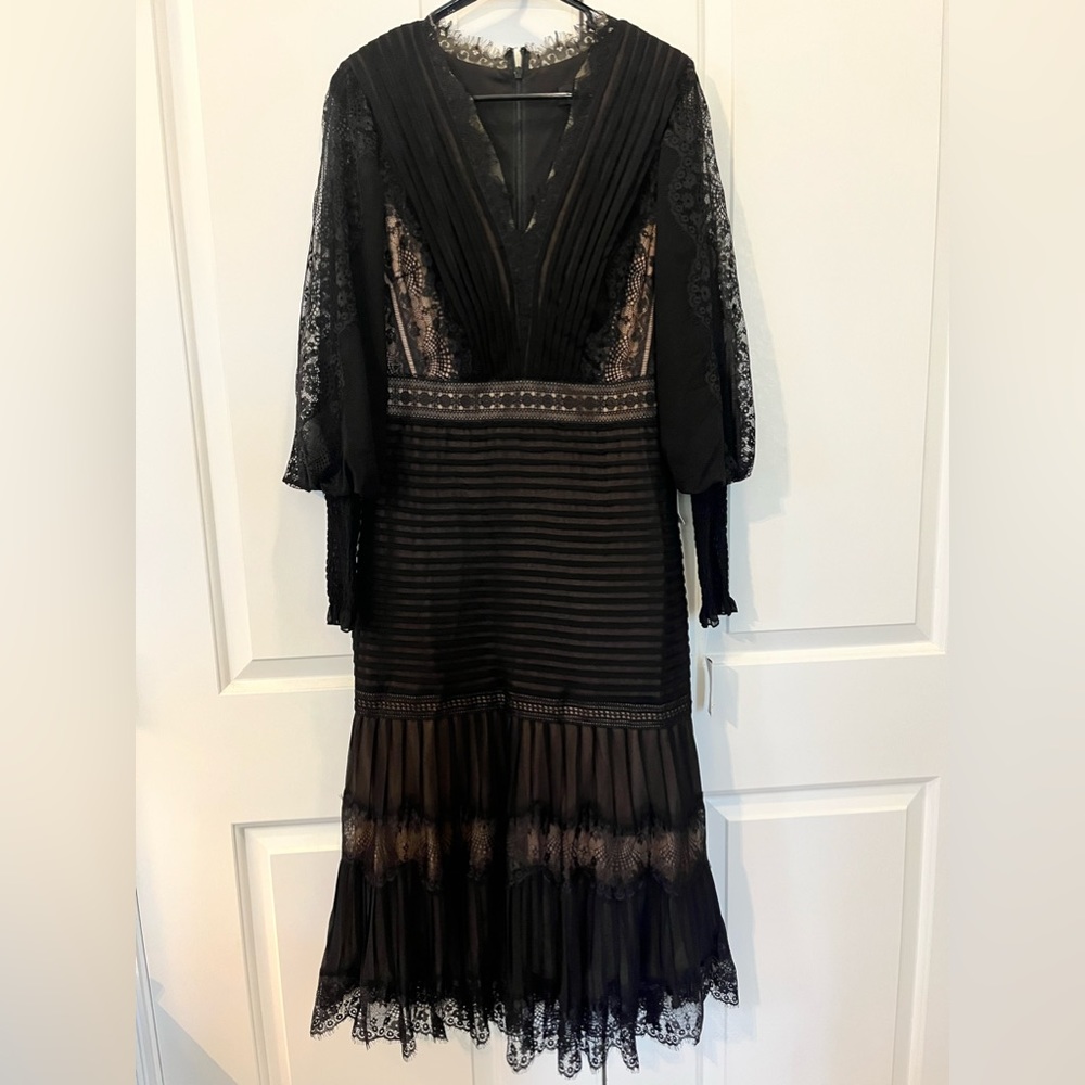 Tadashi Shoji Lace and Pintuck Long Sleeve MIDI Dress cocktail. NWT.